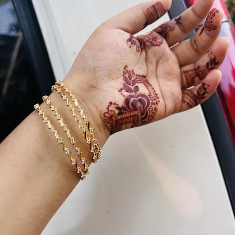 Gold%20Plated%20Zigzag%20Bangles%20with%20Stone%20for%20Women%20Fashion%20Jewelry%20Gift%20items%20for%20girls%20-%20Image%207