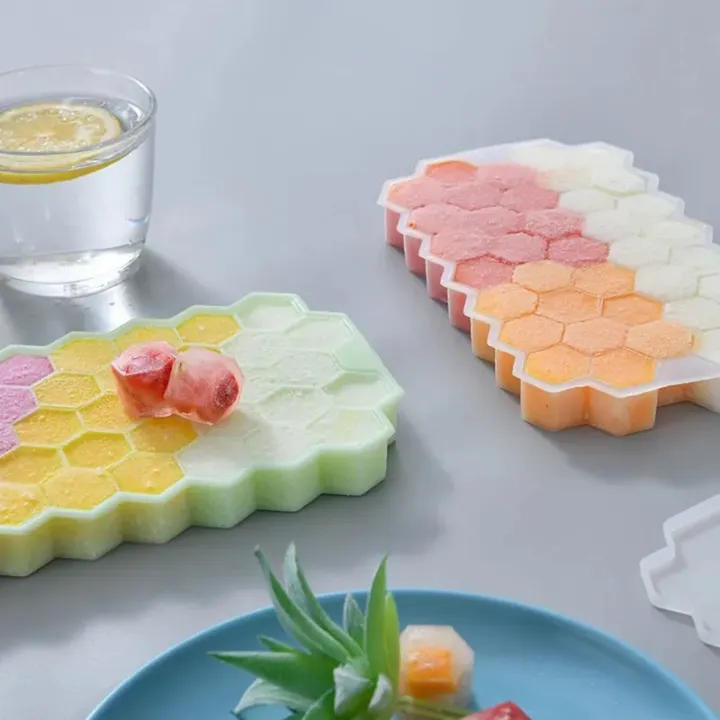 Honeycomb%20Ice%20Cube%20Tray,%2037%20Lattice%20Food%20Grade%20Silicone%20Ice%20Cube%20Maker%20Mould%20with%20Lids%20Easily%20Removable%20Ice%20Tray%20Mould%20for%20Ice%20Cream%20Party%20Cold%20Drink%20-%20Image%205