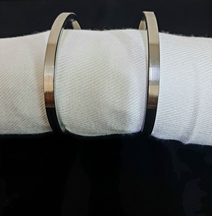 Stainless%20Steel%20Men's%20Fashion%20Bangle%202.75%20Inches%20Diameter%20Silver%20Round%20Simple%20Trendy%20Jewelry%20for%20Boys%20Lovers%20and%20Husband%20Gifts%20-%20Image%204