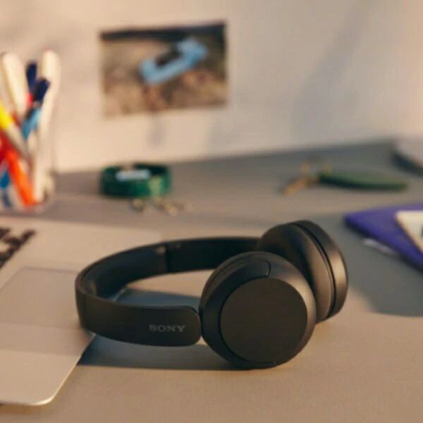 Sony%20WH-CH520%20Wireless%20Headphones%20Bluetooth%20On-Ear%20Headset%20with%20Microphone%20Black%20-%20Image%209