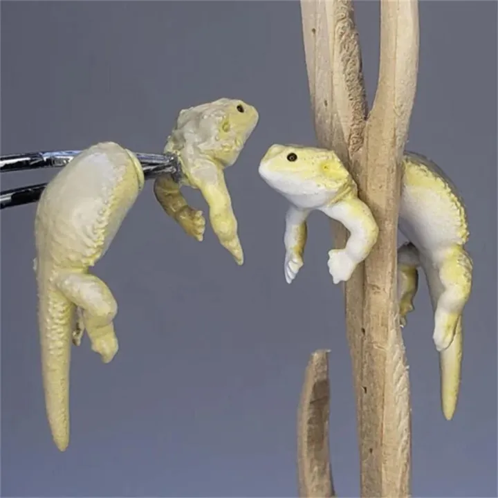 Miniature%20size%20Lizard%20ear%20studs%20Colorful%20enamel%20Reptile%20enthusiasts%20Beautifully%20crafted%20Sterling%20for%20Reptile-themed%20events%20wear%20Statement%20jewelry%20-%20Image%202