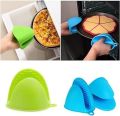 2PCS Multifunction Kitchen Silicone Oven Gloves Heat Resistant Gloves / Insulated Heat Pot Clips Microwave Oven Plate for BBQ Gloves Anti-slip Pot Oven Mitts Kitchen Gadgets (2mks). 