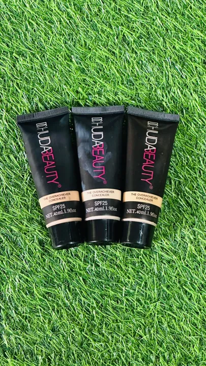 Huda%20Beauty%20Overachiever%20Concealer%2040ml%20SPF%2025%20-%20Skin%20Miracle%20BB%20Cream%20-%20Image%204