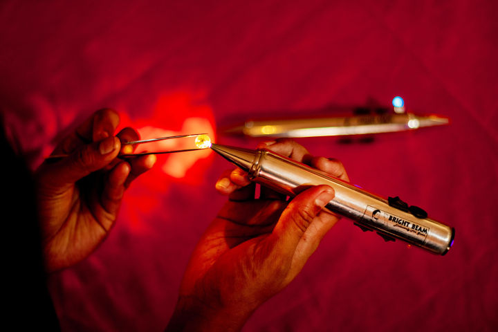 Gem%20Torch%20Gem%20Checking%20Torch%20(%20Bright%20Beam%20Gem%20Checking%20Professional%20Torch%20:%20Modle%2001%20/%20Single%20Point%20All%204%20Colours%20-%202%20Year%20Warranty%20)%20-%20Image%2010