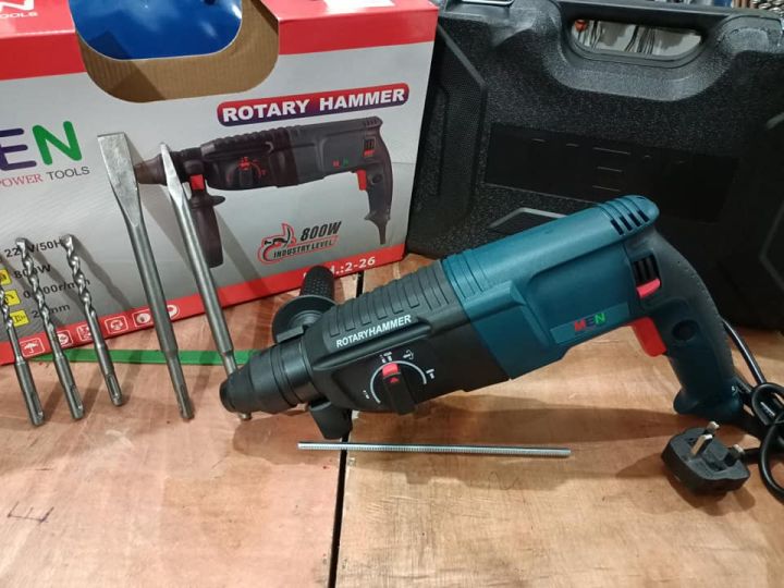 Men%20drive%20machine%20-%20Image%203