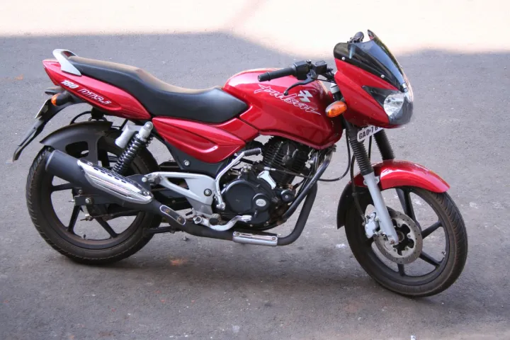 Pulsar%20180%20Bike%20Stickers%20Luminous%20Reflective%20Plotter%20Cutting%20Stickers%20White%20color%20-%20Image%203
