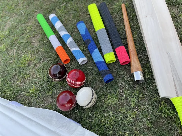 LIVOX%C2%AE%20Super-5%20Cricket%20Bat%20Grips%20with%201%20Wooden%20Grip%20Cone%20Ultra%20Tacky%20(Pack%20of%206)(FROM%20INDIA)NUZ%20-%20Image%202