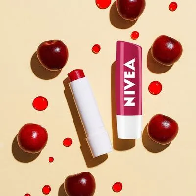 NIVEA%20Lip%20Balm%20Fruity%20Shine%20%E2%80%93%20CHERRY%20/%20KIRAZ%20with%20SPF%2015%20Delicious%20Cherry%20Aroma,%20Nlbc%20-%20Image%205