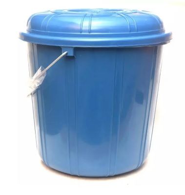 Plastic%20Bucket%20With%20Steel%20Handle%20-%20Image%202