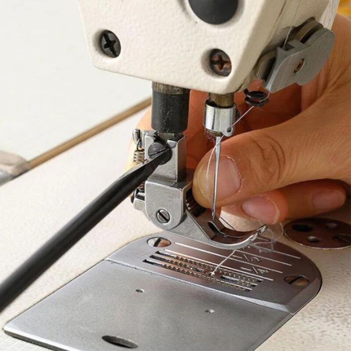 Universal%20Sewing%20Machine%20Foot%20Presser%20Sewing%20Machine%20Accessories%20Roller%20Foot%20Replacement%20for%20Leather%20Thick%20Fabric%20Stitching%20Acce%20-%20Image%204