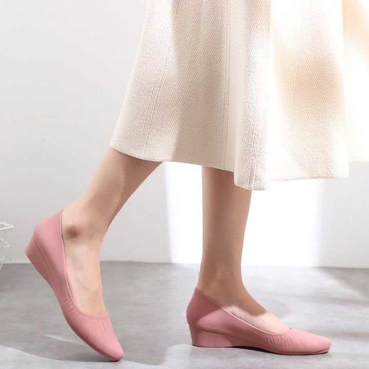 Pointed%20Low-Cut%20Rain%20Boots%20Women's%20Short%20Spring%20and%20Summer%20Low-Top%20Water%20Shoes%20Kitchen%20Household%20Waterproof%20Work%20Rubber%20Shoes%20Pumps%20Soft%20Bottom%20-%20Image%205