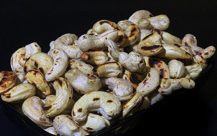 Sri Lankan Burnt Cashew 100G (FULL NUT)