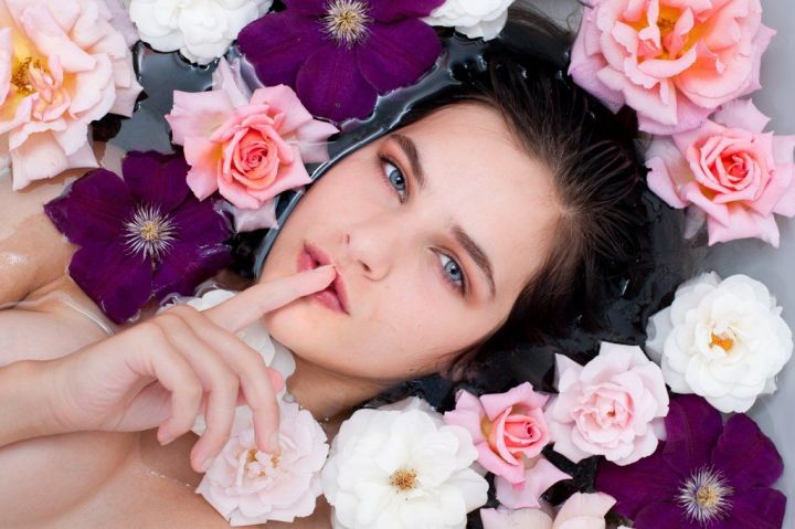 Rosewater%20180ml%20fresh%20up%20your%20day%20with%20rosewater.%20-%20Image%206