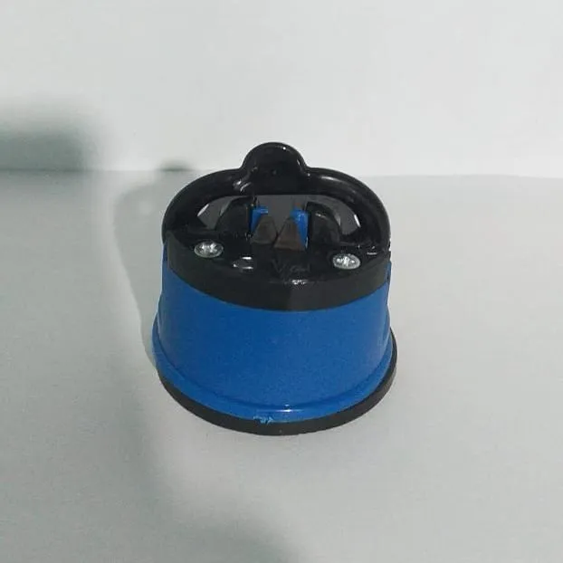 Knife%20Sharpener%20With%20Suction%20Pad%20-%20Image%203
