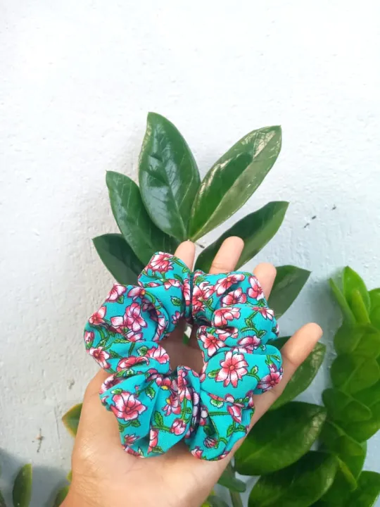 Floral%20printed%20scrunchies%20,%20unique%20girl%20hair%20accessories%20,%20hair%20and%20hand%20scrunchies%20,%20new%20scrunchie%20styles%202024%20-%20Image%205