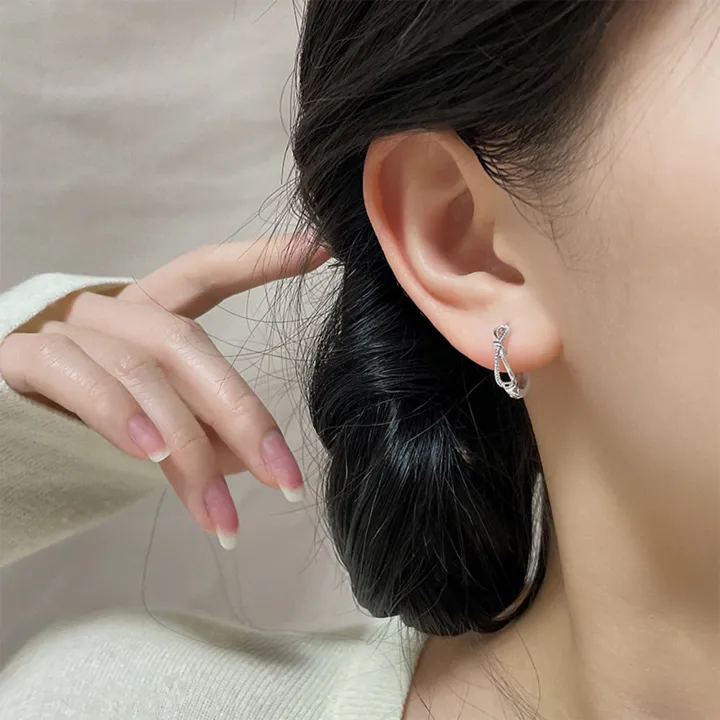 1Pc%20Hoop%20Earring%20Elegant%20Temperament%20Polished%20Hypoallergenic%20High-gloss%20Fashion%20Jewelry%20Copper%20Twining%20Knot%20Women%20Huggie%20Earring%20for%20Dating%20-%20Image%208