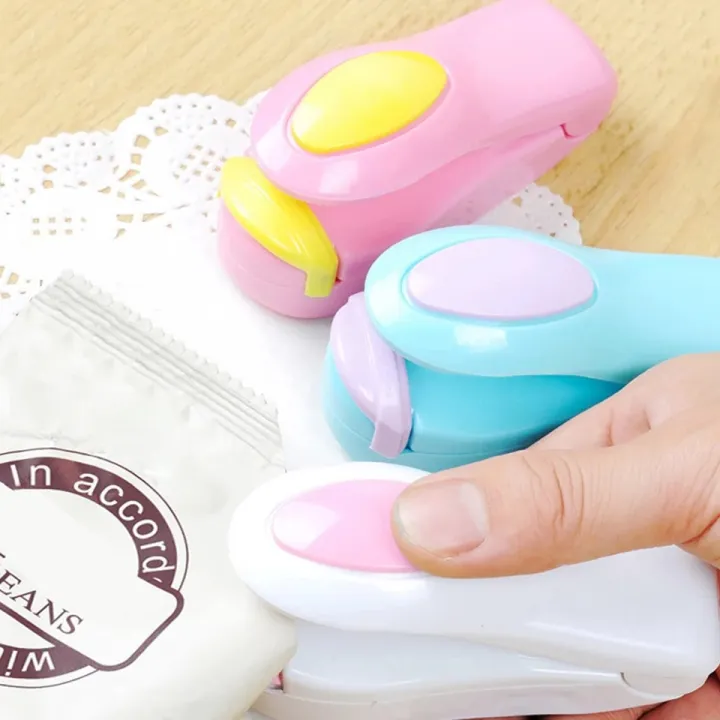 Mini%20Bag%20Sealing%20machine%20Plastic%20and%20Polythene%20Bags%20sealer%20-%20Image%204