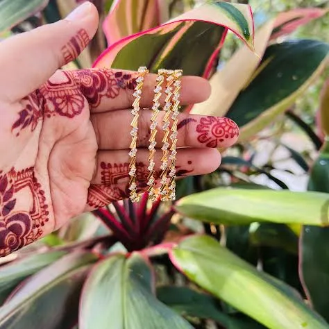 Gold%20Plated%20Zigzag%20Bangles%20with%20Stone%20for%20Women%20Fashion%20Jewelry%20Gift%20items%20for%20girls%20-%20Image%209