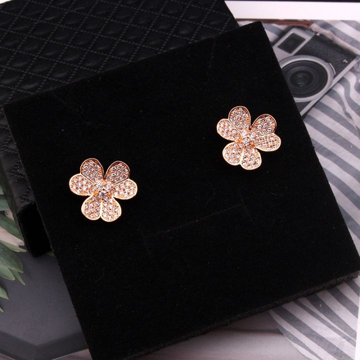 VCA%20Clover%20Necklace%20for%20Women%20Fashion%20Rose%20Gold%20Pendant%20-%20Image%204