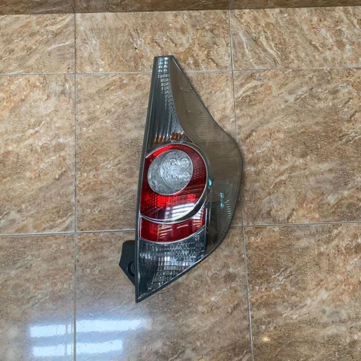 Toyota%20Aqua%20Tail%20Light%20-%20Image%205