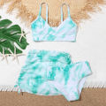 Color floral swimsuit can be a three-piece set of girls' summer swimsuits with printed dyed love cross girls' swimsuits swimsuits beach wear for swimming. 
