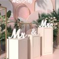 Wooden Letter Wedding Decorations 3D Character Decoration Props for Mr. and Mrs. Wedding Activities Singles Party DIY Decoration. 