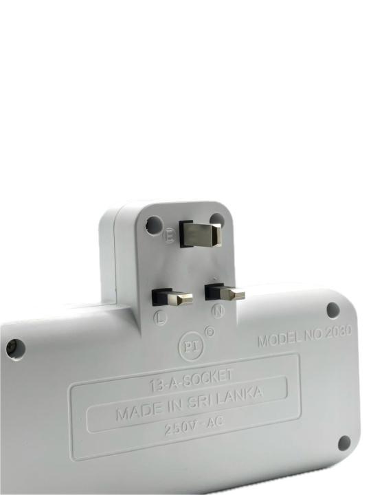 Multi%20plug%20wall%20Socket%20adapter%20-%2013A%20Square%20Pin%20Multi%20Socket%203%20way%20Universal%20type%20outlet%20-%20%20Travel%20adapter%20-%20Image%205