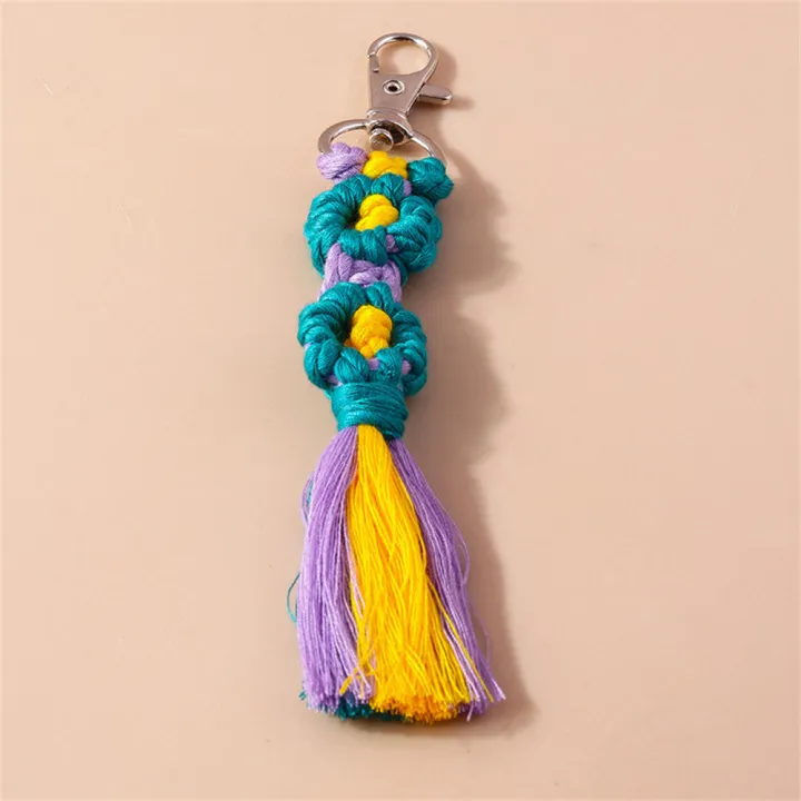 Handmade%20Daisy%20keychain%20Stylish%20Colorful%20Macrame%20key%20ring%20Bohemian%20purse%20charm%20for%20Backpack%20accessory%20Key%20organizer%20Bag%20decoration%20Gift%20for%20women%20Boho%20fashion%20statement%20-%20Image%204