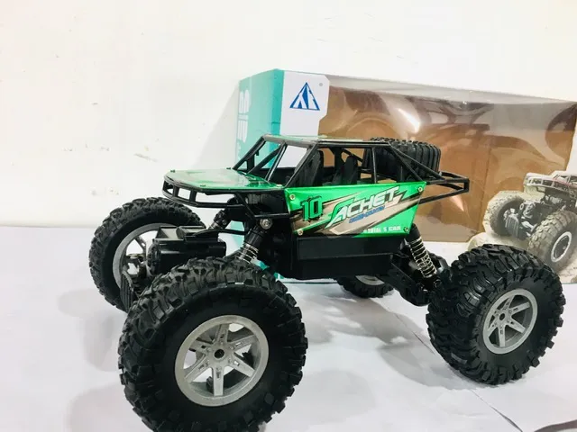 4%20Wheel%20Large%20Size%20Monster%20Jeep%2027MHz%20Remote%20Control%20Rechargeable%20Off%20Road%20Metal%20Body%20High%20Speed%20Climbing%20Rally%20Jeep%20Truck%202.4%20GHz%20Version%20High%20Quality%20Cross%20Country%20Car%20-%20Image%2010