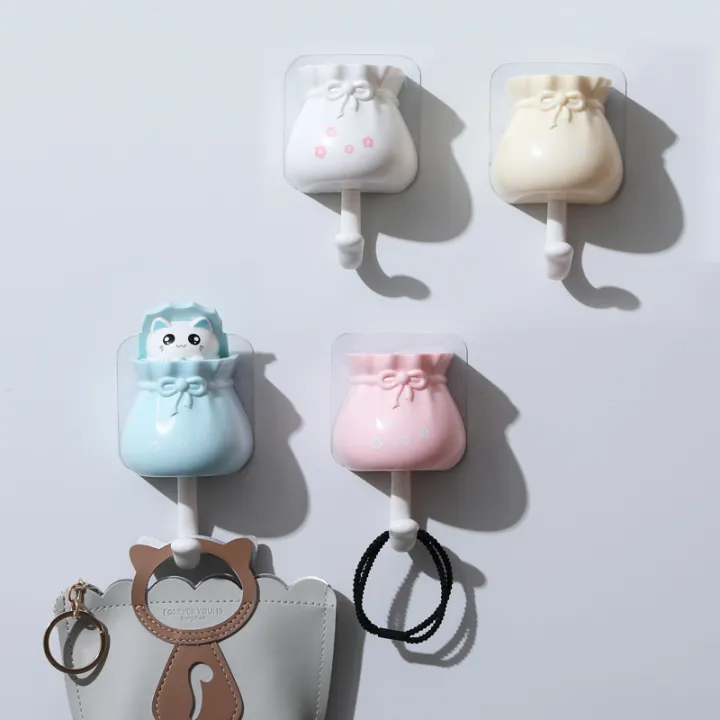 Creative%20cute%20retractable%20cat%20hook%20viscose%20strong%20load-bearing%20punch-free%20sucker%20hook%20on%20the%20porch%20wall%20at%20the%20door.%20-%20Image%202