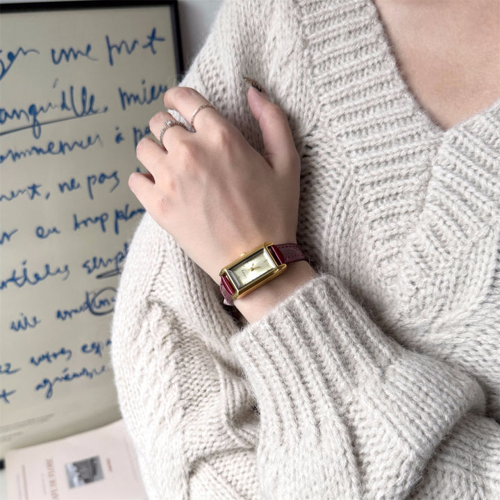 Vintage%20Slim%20Rectangular%20Watch%20for%20Women,%20Light%20Luxury%20Elegant%20Small%20Gold%20Watch%20with%20Thin%20Strap%20Quartz%20Watch%20-%20Image%207