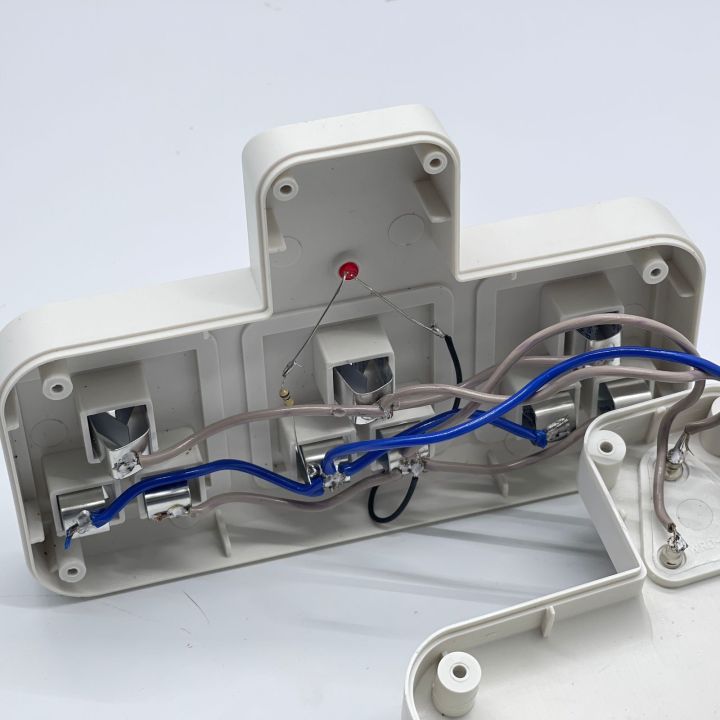 Multi%20plug%20wall%20Socket%20adapter%20-%205A%20Multi%20Socket%203%20way%20Universal%20type%20outlet%20-%20Travel%20adapter%20-%20Image%203