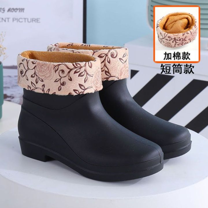 Mid-Calf%20Rain%20Shoes%20Women's%20Non-Slip%20Stylish%20Rubber%20Shoes%20Kitchen%20Short%20Soft%20Bottom%20Rain%20Boots%20Women's%20Car%20Wash%20Lightweight%20Rubber%20Shoes%20Summer%20-%20Image%208