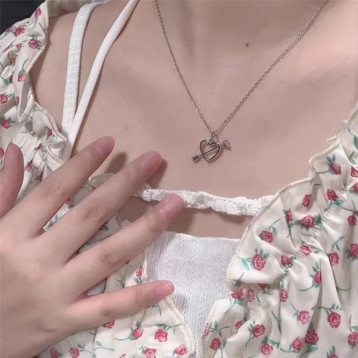New%20Love%20Pink%20Diamond%20Necklace%20Female%20Light%20Luxury%20Diamond%20Inlaid%20One%20Arrow%20Through%20The%20Heart%20Clavicle%20Chain%20Tanabata%20Gift%20-%20Image%205