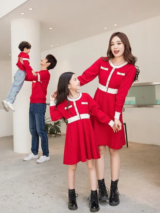 Red%20Knitted%20Dress%20Women%202024%20Autumn%20New%20Slim-Fit%20Slimming%20Elegant%20High-Grade%20Hepburn%20Style%20Little%20Red%20Dress%20-%20Image%204