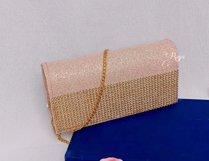 High%20Quality%20Shining%20Chain%20Wedding%20Clutches%20-%20Add%20Glamour%20to%20Your%20Special%20Day%20-%20Image%204
