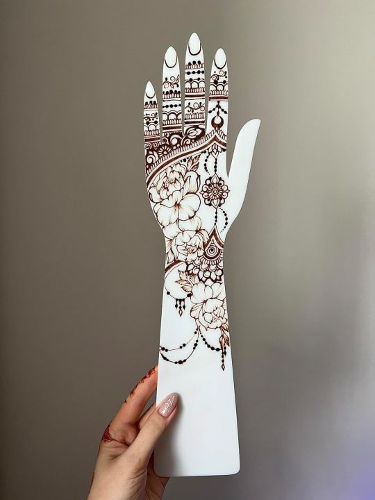Acrylic%20Hand%20for%20Mehndi%20Practice%20-%20Image%203