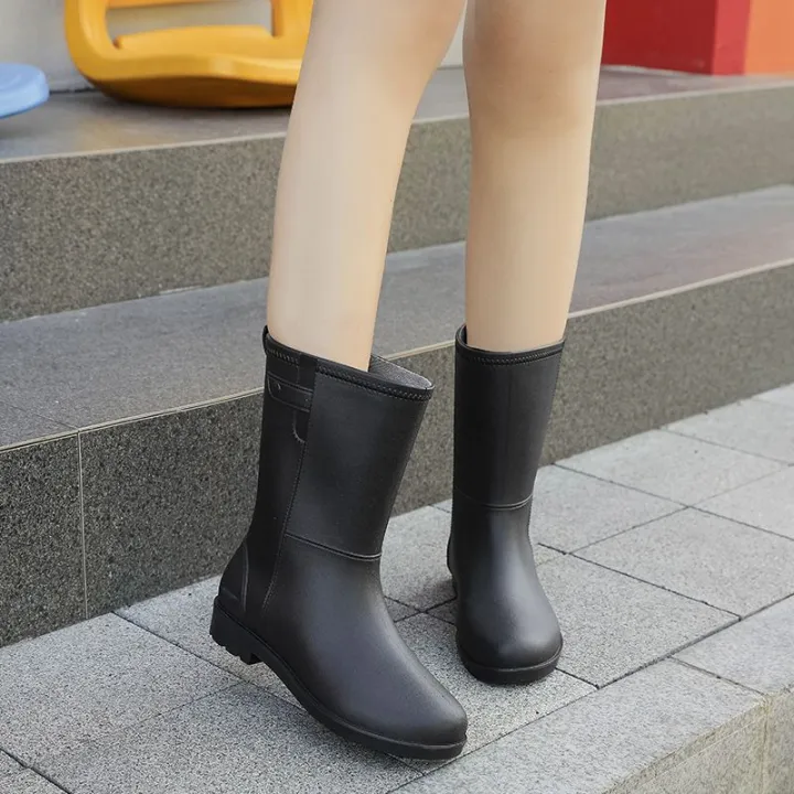 Mid-Calf%20Rain%20Boots%20Women's%20Fashion%20Outerwear%20Korean%20Rain%20Boots%20Anti-Slip%20Rain%20Boots%20Kitchen%20Work%20Car%20Wash%20Waterproof%20Rubber%20Shoes%20-%20Image%203