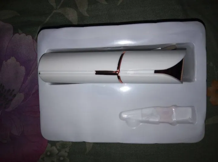 USB%20Rechargeable%20Facial%20Trimmer%2018k%20Gold%20Plated%20Frt%20Finishing%20Touch%20Flawlbss%20or%20Flawless%20Hair%20Remover%20Machine%20-%20Image%205