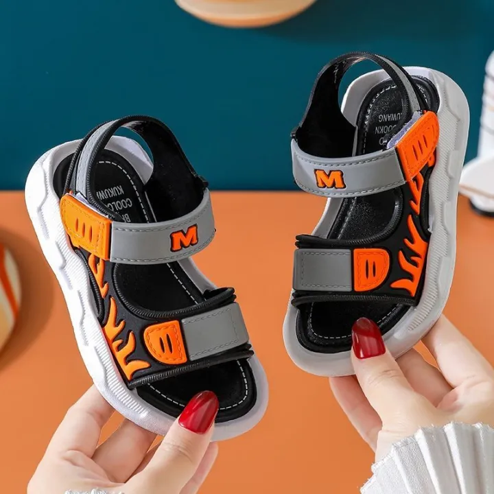 Boys%20sandals2023New%20Summer%20Trendy%20Men's%20Sandals%20Middle,%20Small%20and%20Older%20Children%20Non-Slip%20Soft%20Bottom%20Korean%20Boys%20Beach%20Shoes%20-%20Image%209