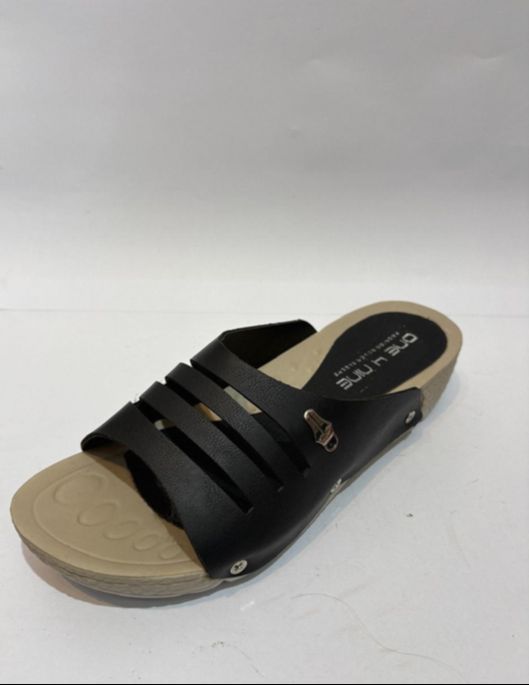 Comfy%20Shoe%20Multi-Strap%20Flat%20Slides%20-%20Image%203