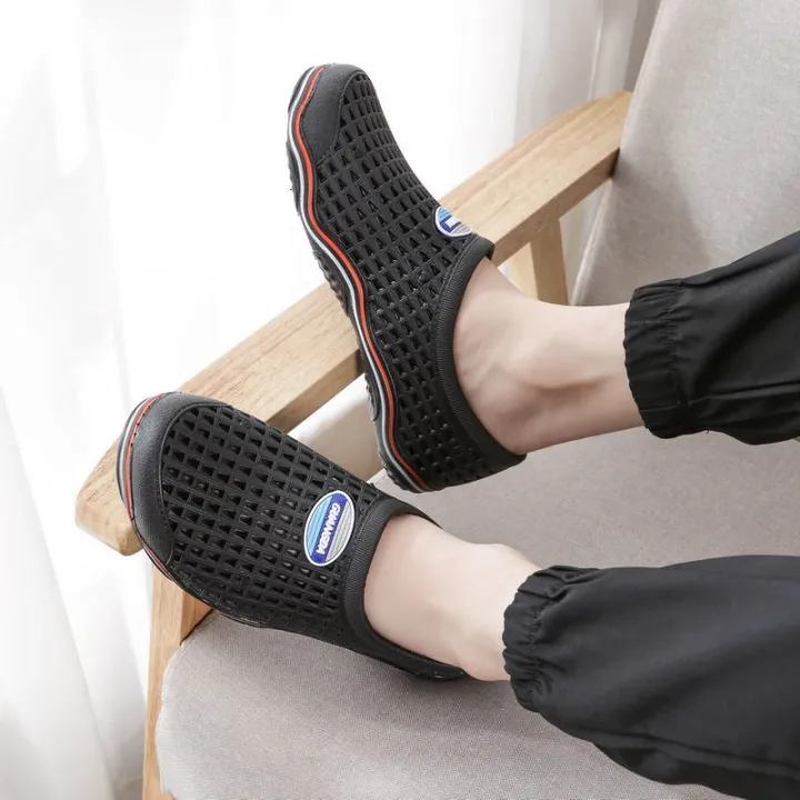 Hole%20Shoes%20Men's%20Breathable%20Non-Slip%20Beach%20Shoes%20Closed%20Toe%20Summer%20Waterproof%20Plastic%20Soft%20Bottom%20Casual%20Lazy%20Sandals%20Korean%20Style%20-%20Image%204