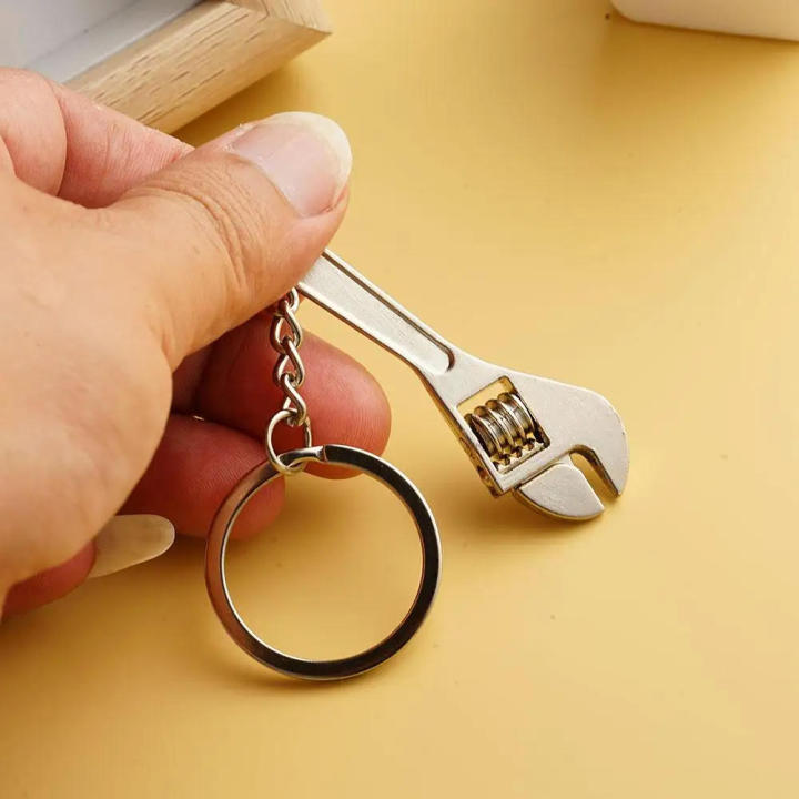 Compact%20Mini%20Wrench%20Adjustable%20Multifunctional%20Portable%20Jaw%20Spanner%20Lightweight%20Shifting%20Spanner%20for%20DIY%20Repairs%20On-the-go%20-%20Image%204