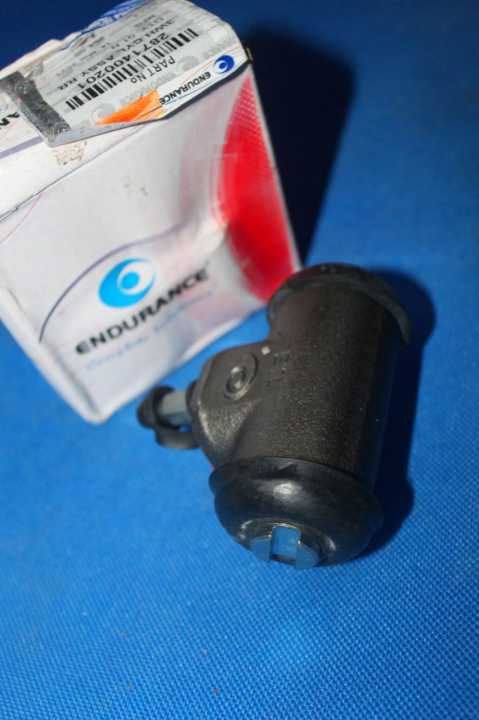 Three%20wheel%20spare%20parts(Three%20wheel%20%20rear%20brake%20cylinder)%20-%20Image%204