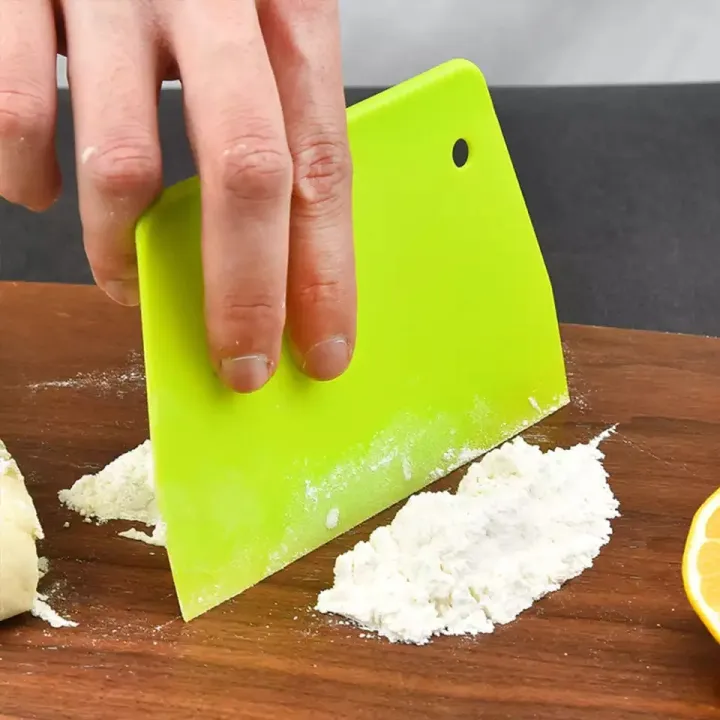 Plastic%20Dough%20%20Bench%20For%20Baking%20Flexible%20Plastic%20%20Food-Safe%20Plastic%20Dough%20Cutter%20Multipurpose%20Food%20For%20Bread%20Dough%20Baking%20Cake%20Fondant%20-%20Image%204