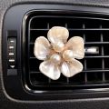 Air Conditioning Decoration in the Car, Women's Aromatherapy Vent Ornament Decoration Cartoon Pig Cute Duck Car. 