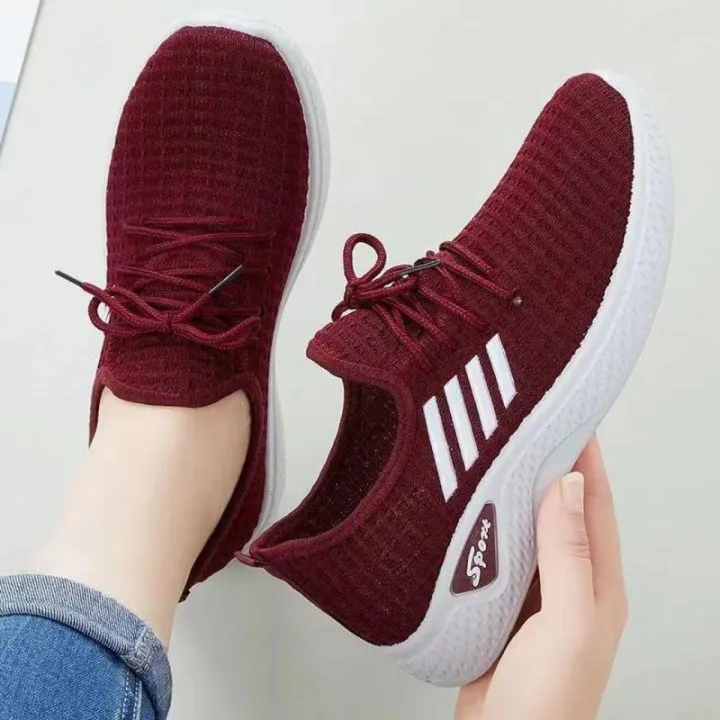 Women's%20shoes%20breathable%20running%20striding%20fly%20netting%20shoes%20ladies%20spring%20and%20summer%20new%20fashion%20leisure%20sports%20shoes%20-%20Image%202