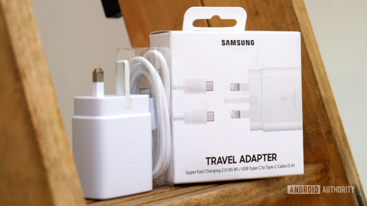 Samsung%2045W%20USB-C%20Super%20Fast%20Charging%20Wall%20Charger%20-%20Image%204