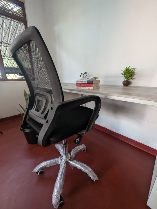 Executive%20Medium%20Back%20Home%20Office%20Chair%20Mesh%20Swivel%20360%C2%B0%20Black%20-%20Image%205