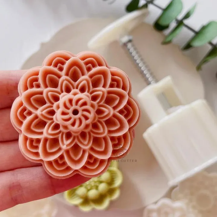 Ten-petal%20Lotus%20Seed%20Moon%20Cake%20Mold%2075g%203D%20Hand-pressed%20Plastic%20Mooncake%20Mold%20Chinese%20Dessert%20Cake%20Baking%20Tool%20for%20Festival%20-%20Image%205